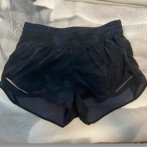 Lululemon Hotty Hot High-Rise Lined Shorts 2.5"
